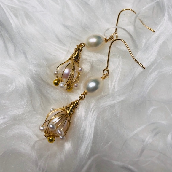 Fresh water pearl wire wrapped earrings - Picture 2 of 3